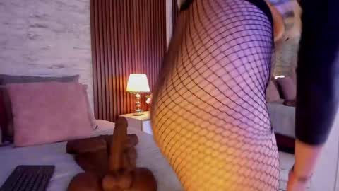Snapshot of zoehiltonx chatting on 06-05-26, 01:39 zoehiltonx online show from 06-05-26, 01:39