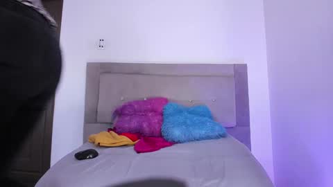 Yesenia online show from 01-07-25, 06:03