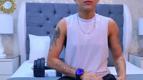 Zoe Krug online show from 10-30-25, 11:44