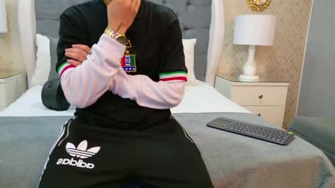 Zoe Krug online show from 11-12-25, 11:21