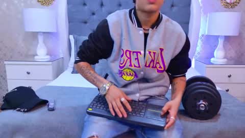 Zoe Krug online show from 12-05-25, 11:41