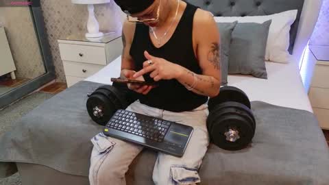 Zoe Krug online show from 12-20-25, 07:21