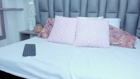 Zoe Krug online show from 02-18-26, 12:34