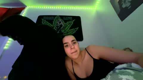 Snapshot of zoel87 chatting on 01-16-25, 01:06 LovelyLatin25 online show from 01-16-25, 01:06