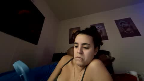 Snapshot of zoel87 chatting on 09-25-25, 03:05 LovelyLatin25 online show from 09-25-25, 03:05