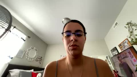 Snapshot of zoel87 chatting on 10-09-25, 02:04 LovelyLatin25 online show from 10-09-25, 02:04