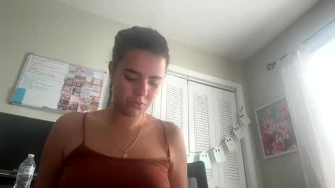 Snapshot of zoel87 chatting on 10-14-25, 02:29 LovelyLatin25 online show from 10-14-25, 02:29