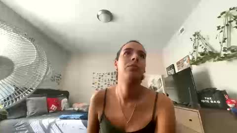 Snapshot of zoel87 chatting on 10-15-25, 03:34 LovelyLatin25 online show from 10-15-25, 03:34