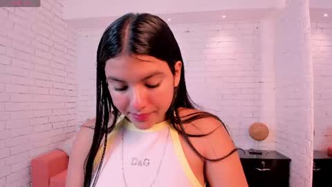 Snapshot of zoelinss_ chatting on 07-10-26, 12:52 Zoelinss online show from 07-10-26, 12:52