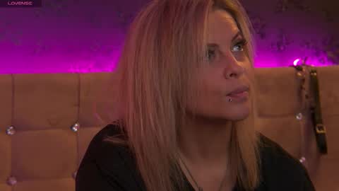 ZoeMesmerize online show from 11-06-25, 11:00