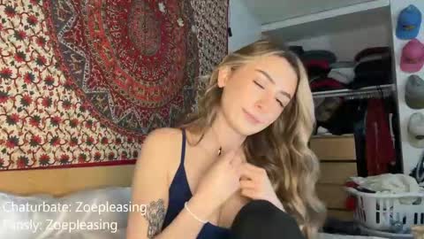 Snapshot of zoepleasing chatting on 11-07-25, 01:38 zoepleasing online show from 11-07-25, 01:38