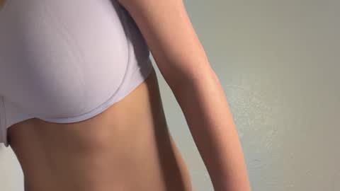 Snapshot of zoepriceee chatting on 03-10-26, 10:04 zoepriceee online show from 03-10-26, 10:04