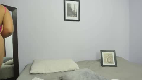 Isabella online show from 11-13-25, 01:37