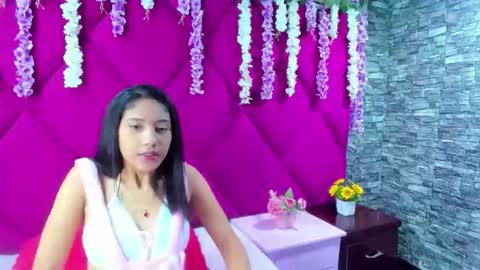 Snapshot of zoesmiitt chatting on 06-01-26, 12:40 zoesmiitt online show from 06-01-26, 12:40