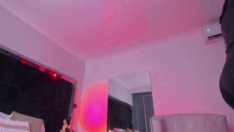 zoevidal_ online show from 02-13-25, 11:39