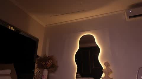 zoevidal_ online show from 01-08-26, 12:07