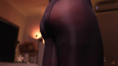 zoevidal_ online show from 04-22-26, 12:07