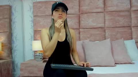 ZoeWilliis online show from 09-18-25, 12:40