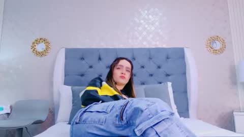 Snapshot of zoewilliis chatting on 06-13-26, 11:08 ZoeWilliis online show from 06-13-26, 11:08