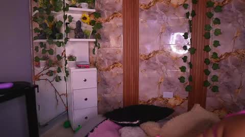 Snapshot of zoey_fox_ chatting on 05-03-26, 02:17 zoey fox online show from 05-03-26, 02:17