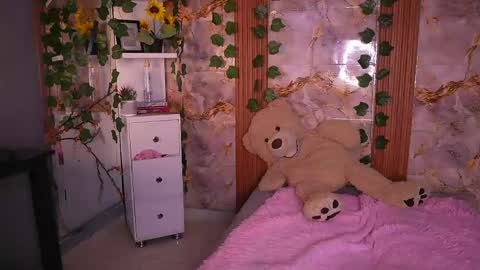 Snapshot of zoey_fox_ chatting on 05-21-26, 01:34 zoey fox online show from 05-21-26, 01:34
