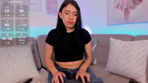 Zoey  online show from 06-12-26, 01:32