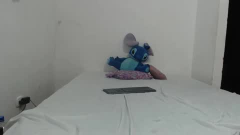 ZoeyANDNoah online show from 11-19-25, 02:44