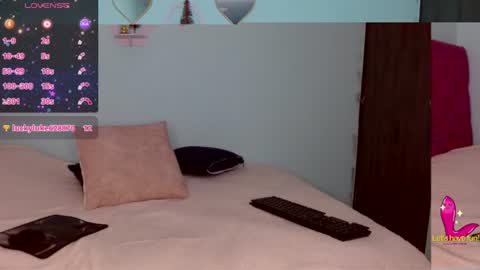 Snapshot of zoeycarter__ chatting on 07-11-26, 02:14 Zoey online show from 07-11-26, 02:14