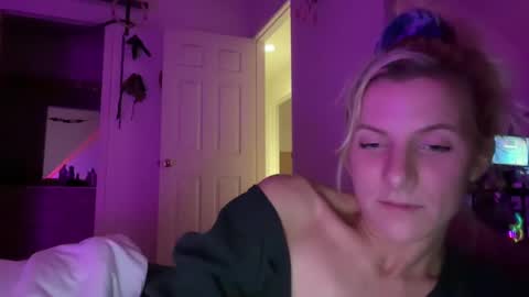 Zoeydanner online show from 12-20-24, 01:58