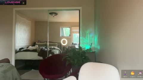 Zoeydanner online show from 01-07-25, 08:52