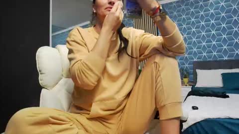 Zoey online show from 11-04-25, 05:12