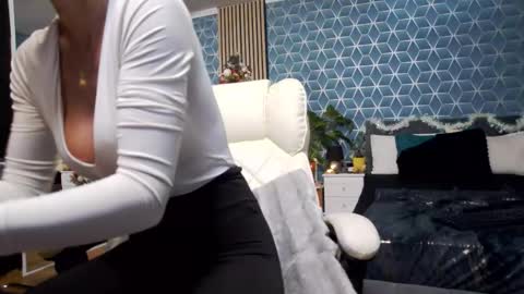 Zoey online show from 12-02-25, 07:20