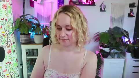 Snapshot of zoeyryan chatting on 06-21-26, 08:11 Zoey Ryan online show from 06-21-26, 08:11
