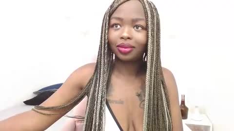 Snapshot of zooee_p chatting on 12-31-24, 12:36 Zooe online show from 12-31-24, 12:36