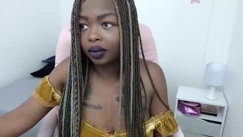 Snapshot of zooee_p chatting on 01-03-25, 11:35 Zooe online show from 01-03-25, 11:35