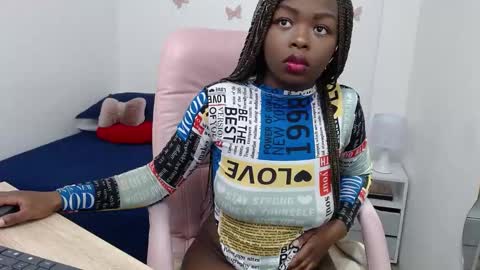 Snapshot of zooee_p chatting on 01-04-25, 11:33 Zooe online show from 01-04-25, 11:33