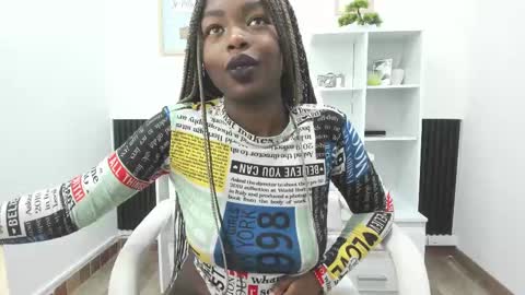 Snapshot of zooee_p chatting on 01-08-25, 11:43 Zooe online show from 01-08-25, 11:43