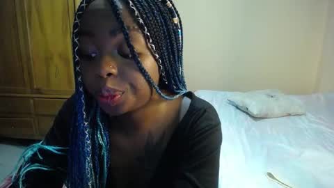 Snapshot of zooee_p chatting on 02-11-25, 02:35 Zooe online show from 02-11-25, 02:35