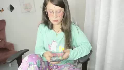 Alicie online show from 06-10-26, 05:28