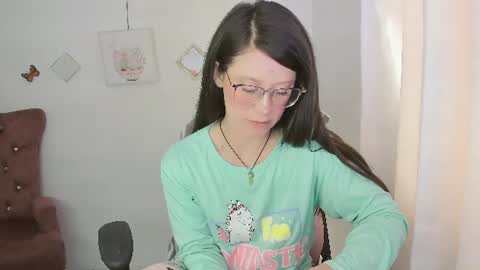 Snapshot of zooeybelair chatting on 06-17-26, 02:51 Alicie online show from 06-17-26, 02:51