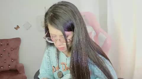 Snapshot of zooeybelair chatting on 06-23-26, 02:37 Alicie online show from 06-23-26, 02:37
