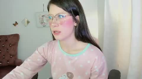 Snapshot of zooeybelair chatting on 06-24-26, 12:04 Alicie online show from 06-24-26, 12:04
