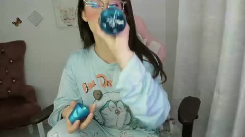 Snapshot of zooeybelair chatting on 06-26-26, 04:17 Alicie online show from 06-26-26, 04:17