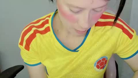 Snapshot of zooeybelair chatting on 07-08-26, 04:06 Alicie online show from 07-08-26, 04:06