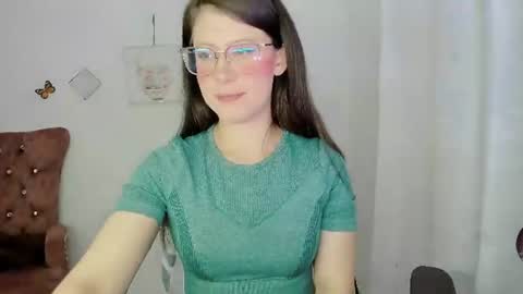Snapshot of zooeybelair chatting on 07-09-26, 04:38 Alicie online show from 07-09-26, 04:38