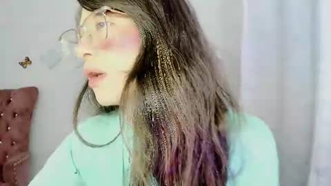 Snapshot of zooeybelair chatting on 07-29-26, 04:10 Alicie online show from 07-29-26, 04:10