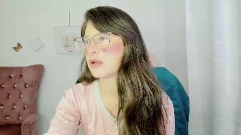 Snapshot of zooeybelair chatting on 08-01-26, 04:12 Alicie online show from 08-01-26, 04:12