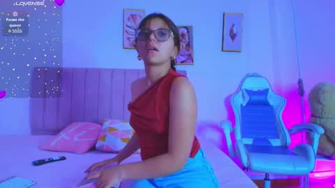 Snapshot of zoow_bluussh chatting on 02-26-26, 12:15 Zoe online show from 02-26-26, 12:15