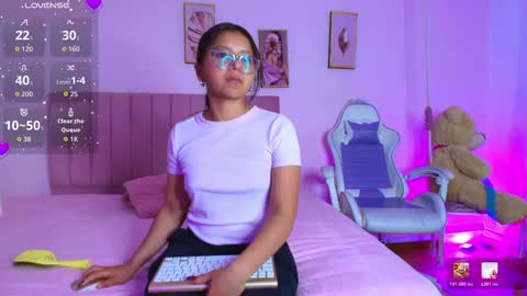 Snapshot of zoow_bluussh chatting on 02-27-26, 12:05 Zoe online show from 02-27-26, 12:05