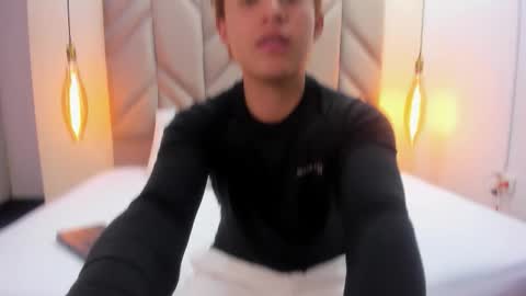 Zukulan online show from 11-06-25, 04:19